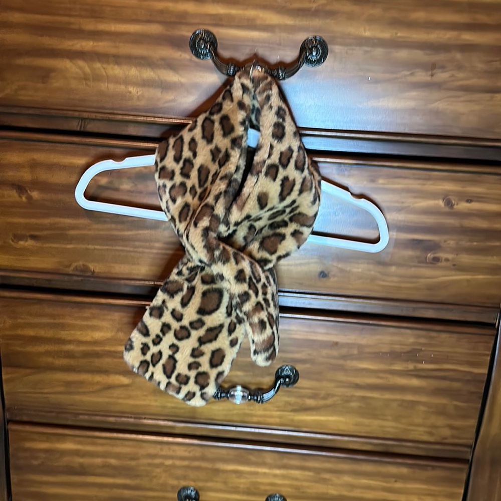 NY&C leopard scarf